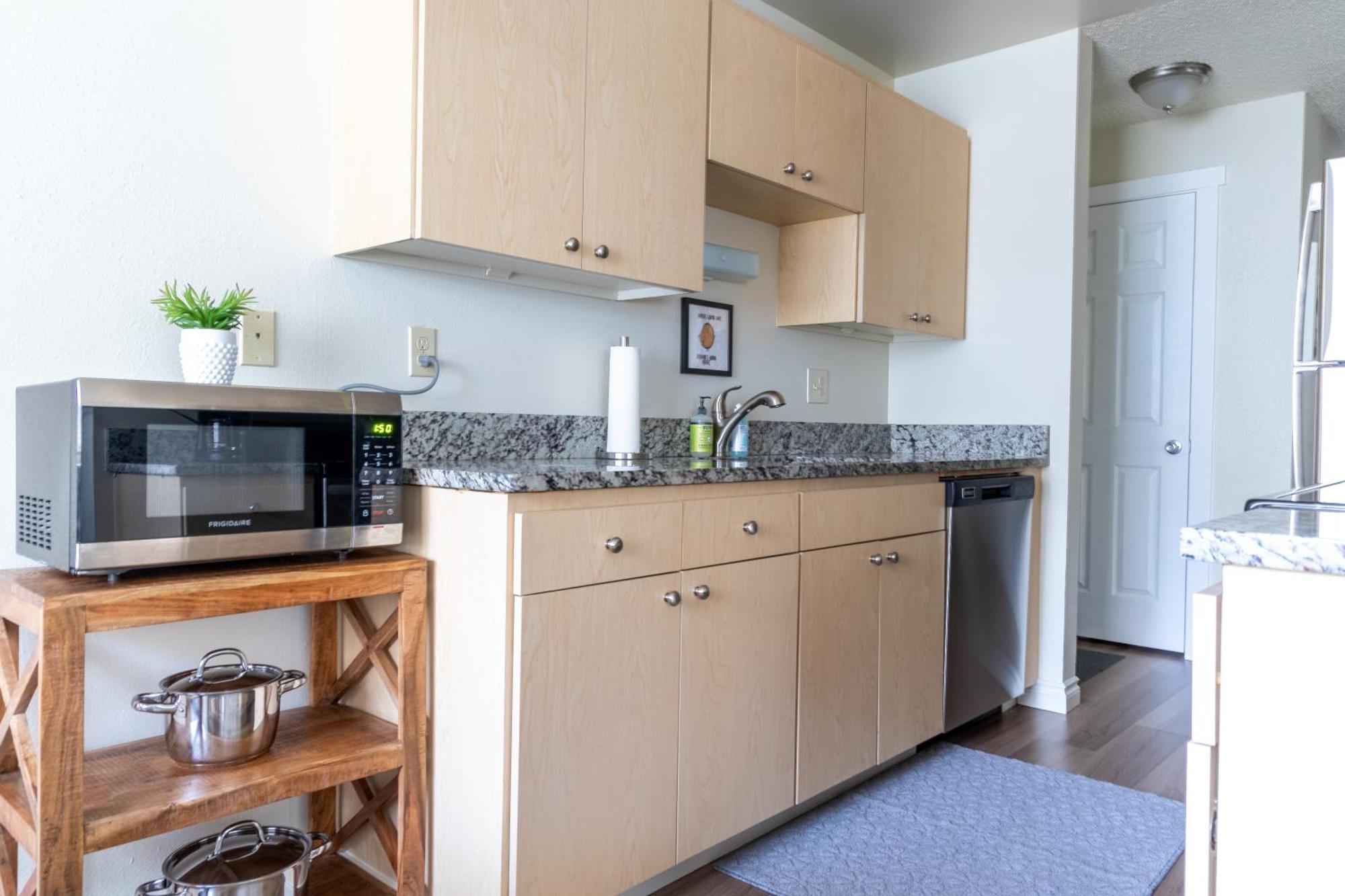 King Bed + Studio! Free Parking, Patio, Wfh Space! Сиэтл Экстерьер фото