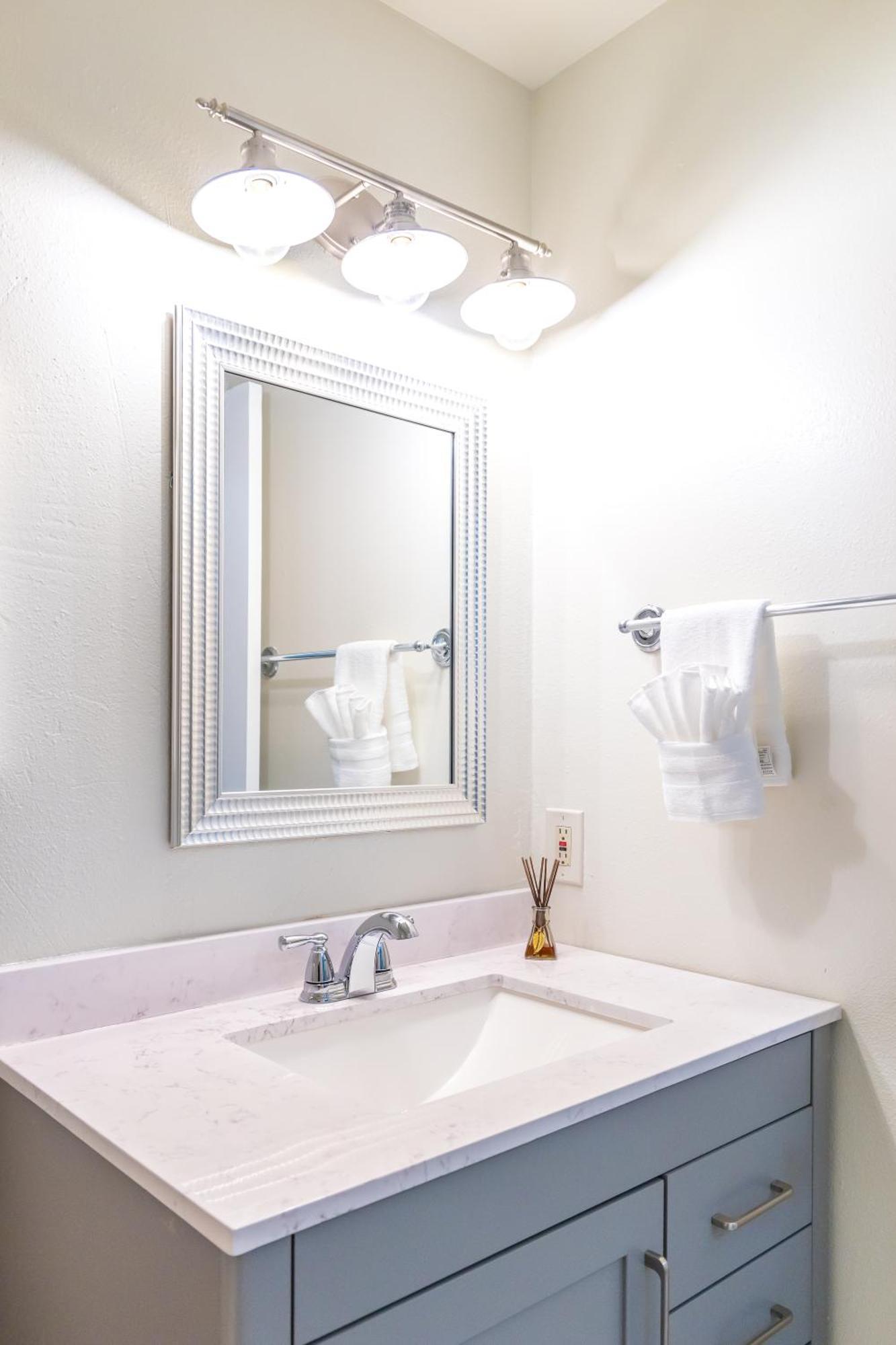 King Bed + Studio! Free Parking, Patio, Wfh Space! Сиэтл Экстерьер фото
